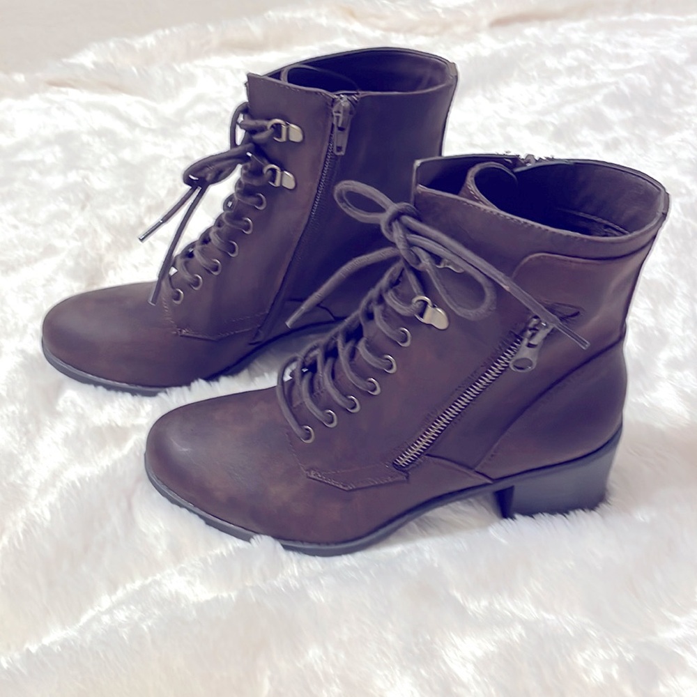 Brand New White Mountain Lace Up Shoes